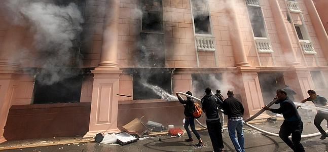 Al menos dos muertos en enfrentamientos con la policía egipcia