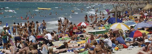 España cerrará el año superando los 57,7 millones de turistas