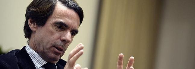 Aznar desmiente una información que le atribuye actuaciones en venta de armas