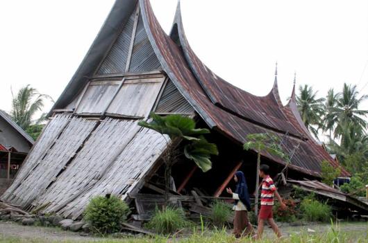 casa-tradicional-sumatra-destruida-16.3.1831118038.jpg