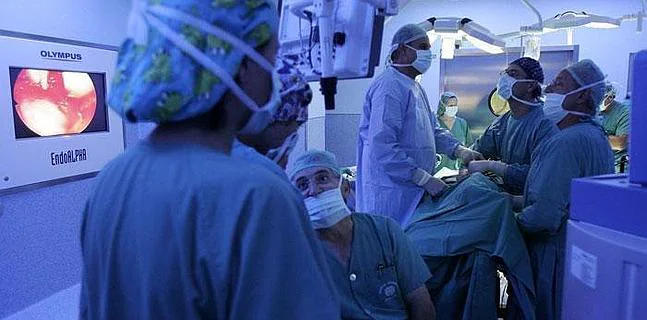 Sanidad gastará nueve millones para derivar 7.000 operaciones a clínicas privadas