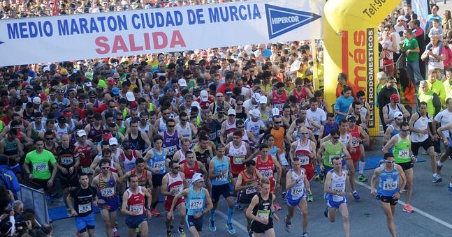 Crisol de nacionalidades en el podio de la media maratón de Murcia