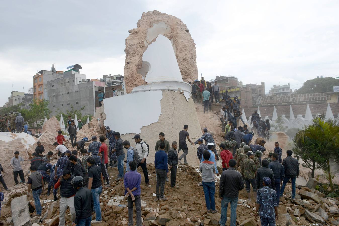 Pánico y dolor en Nepal tras un terremoto de 7,9 grados